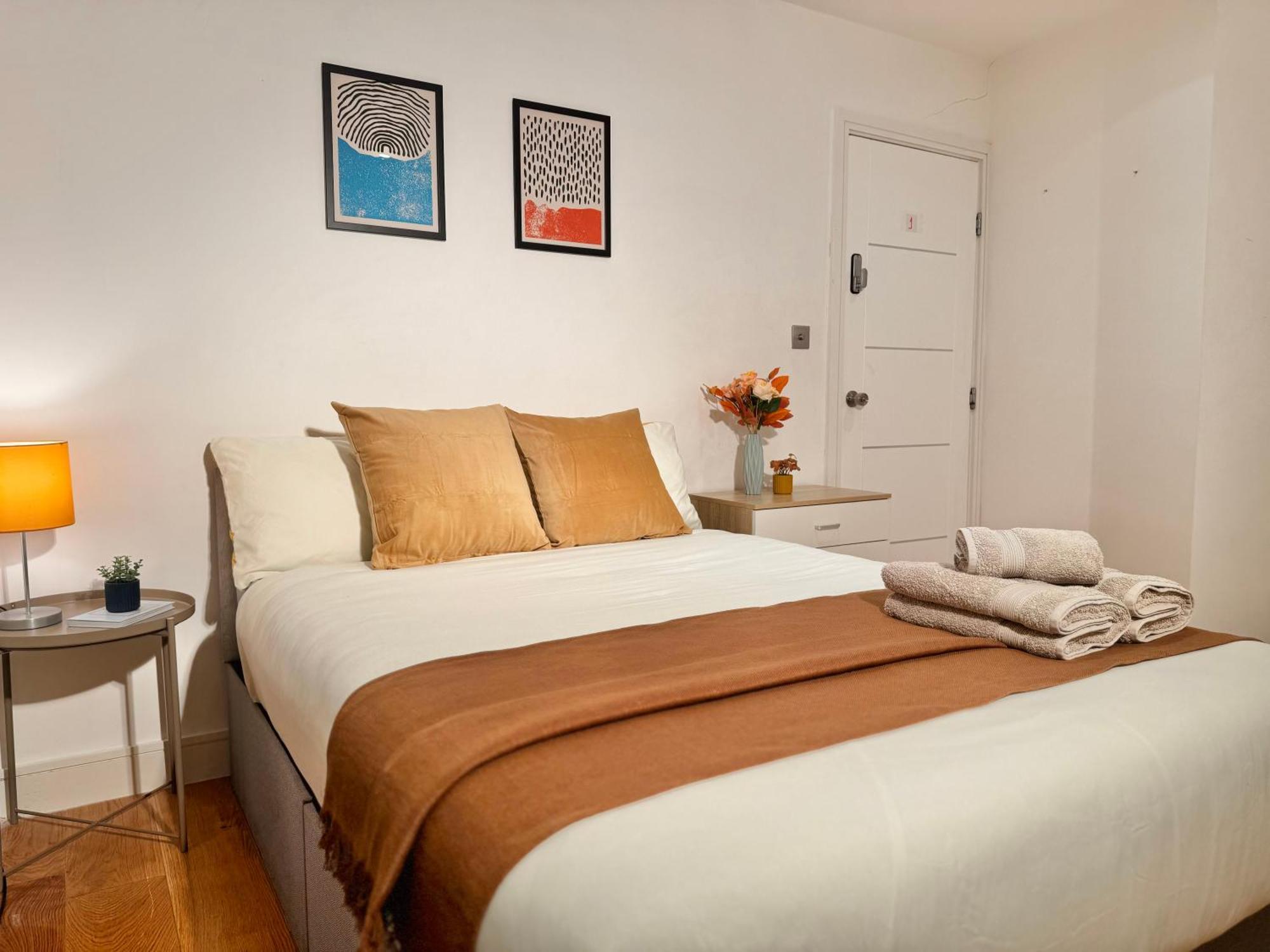 En-Suites With Free Parking 30Min To Central London Exterior foto