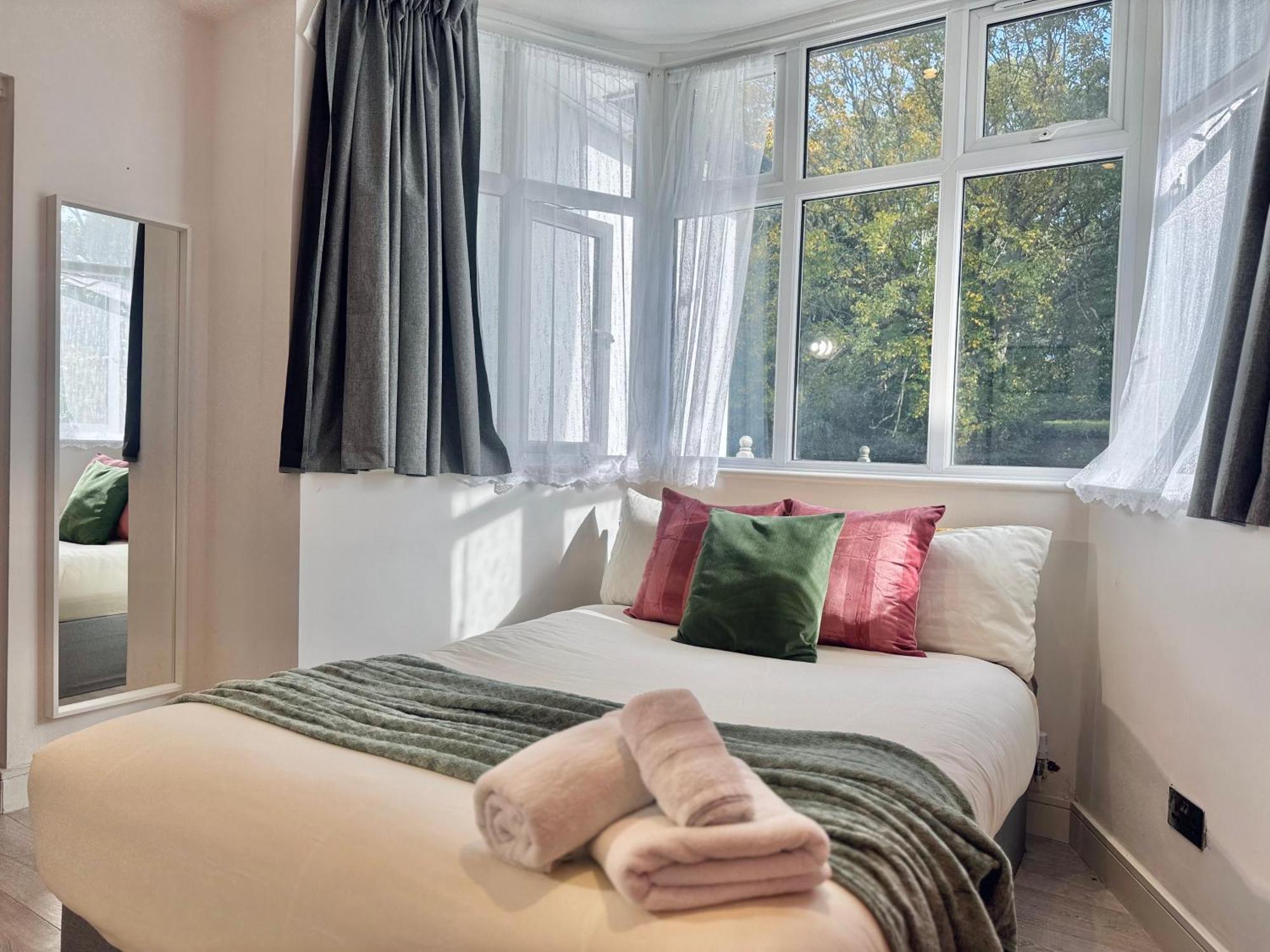 En-Suites With Free Parking 30Min To Central London Exterior foto