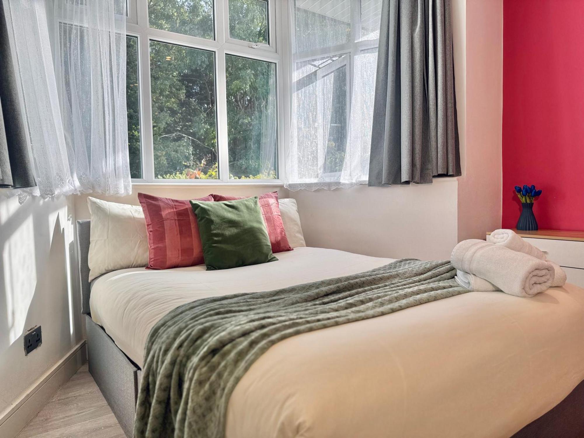En-Suites With Free Parking 30Min To Central London Exterior foto